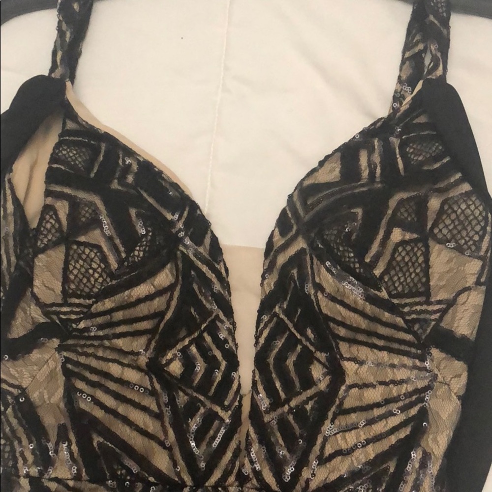 Gown - Picture 4 of 4